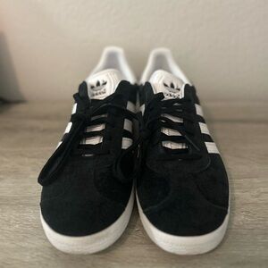 DROP YOUR OFFER!!!
ADIDAS GAZELLE
9M/10W 
BRAND NEW W/ BOX